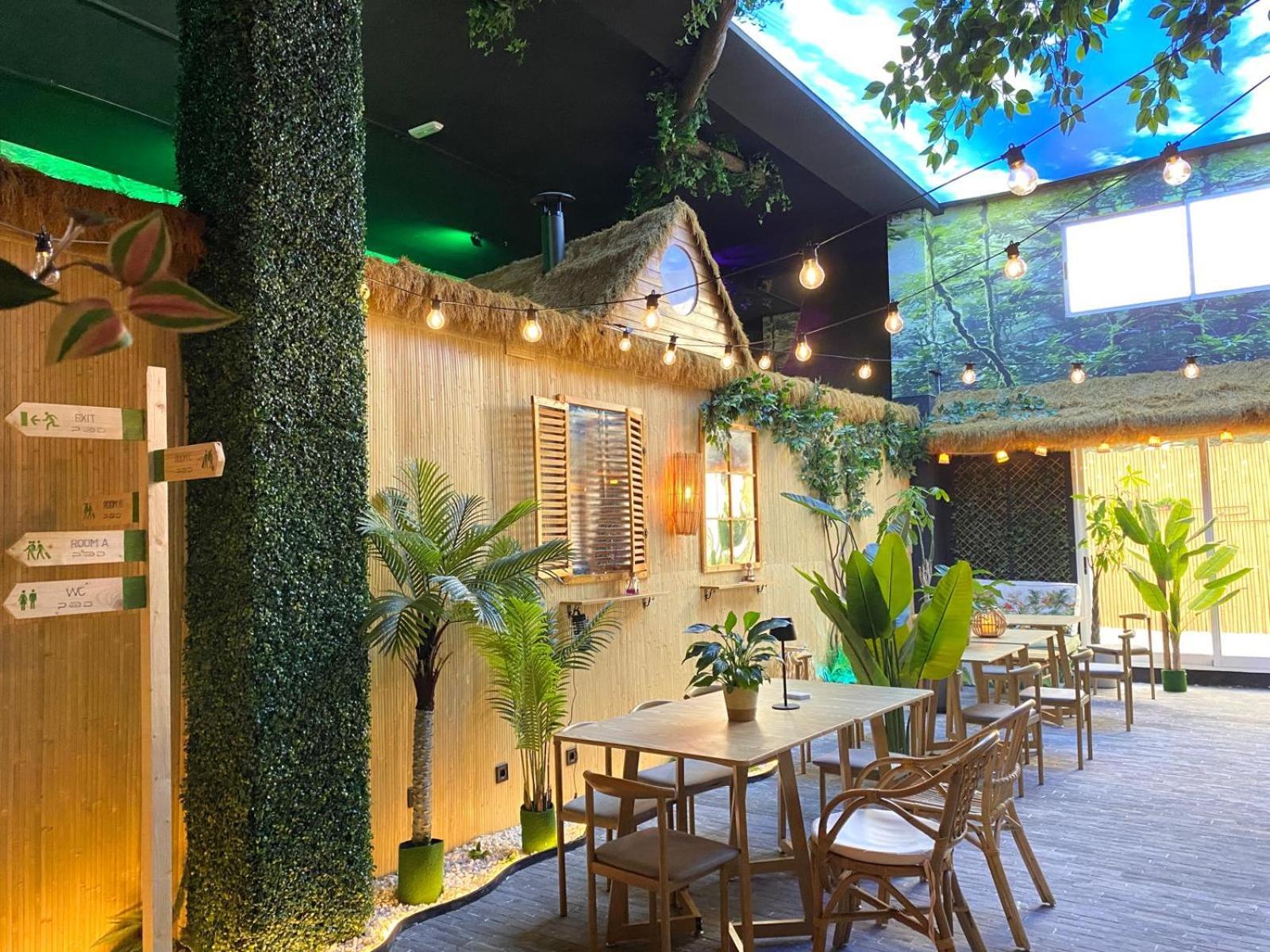 The Pod Suite Hostel Village บาเลนเซีย ภายนอก รูปภาพ