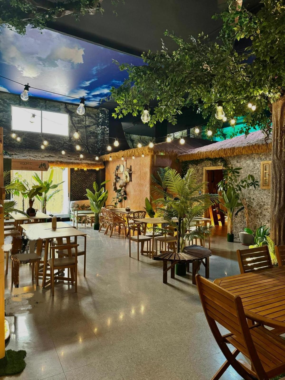The Pod Suite Hostel Village บาเลนเซีย ภายนอก รูปภาพ