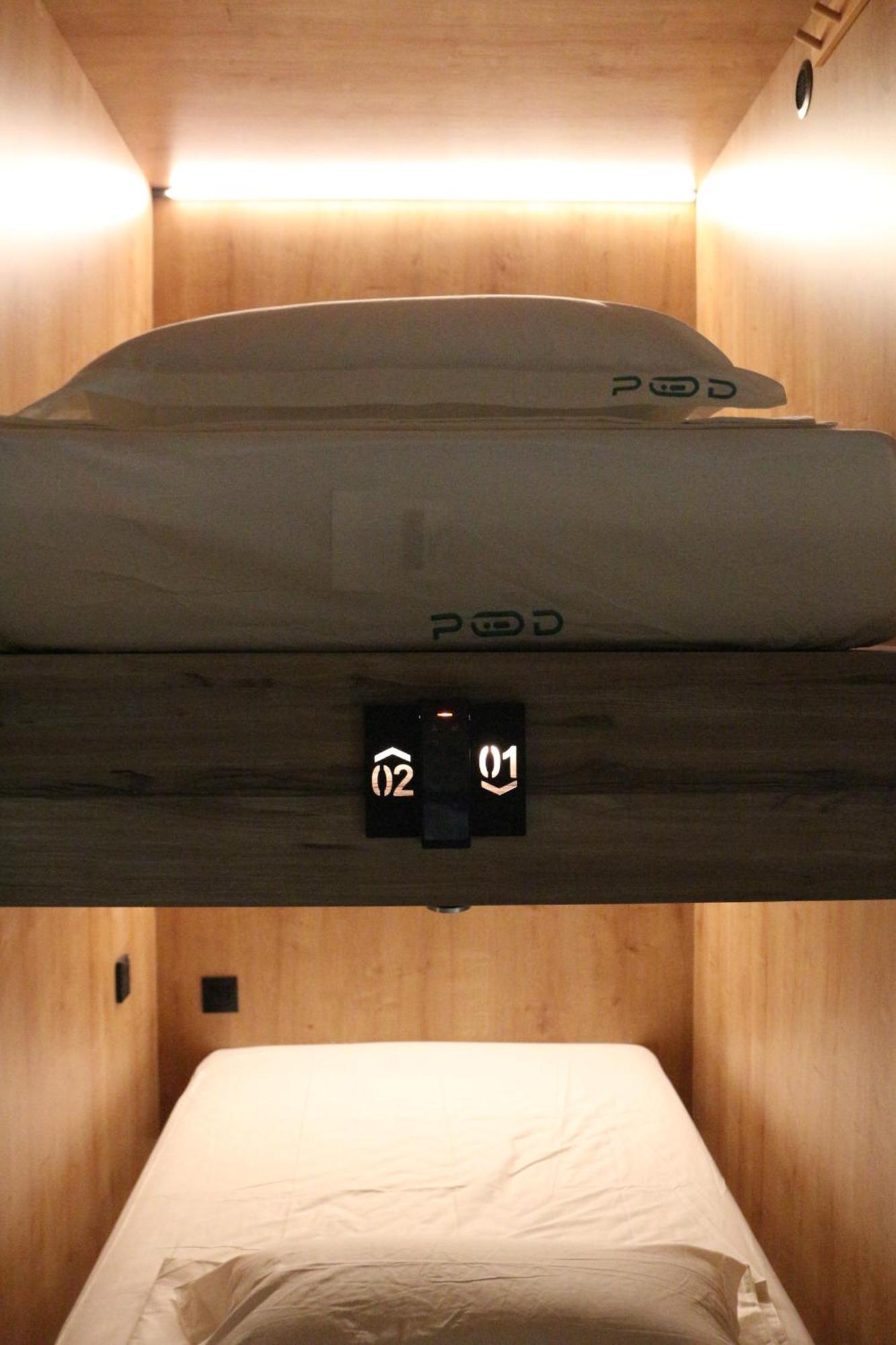 The Pod Suite Hostel Village บาเลนเซีย ภายนอก รูปภาพ
