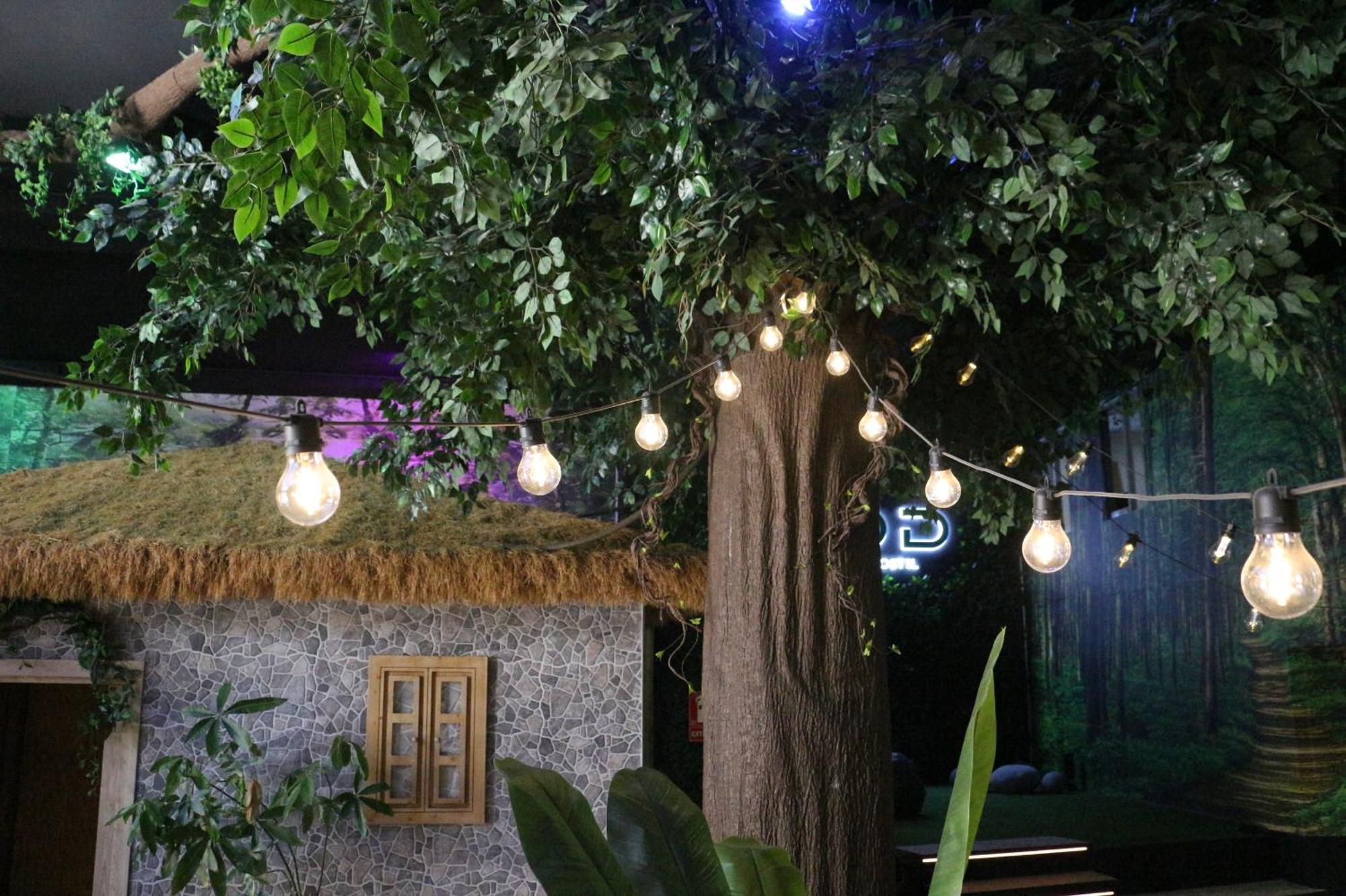 The Pod Suite Hostel Village บาเลนเซีย ภายนอก รูปภาพ