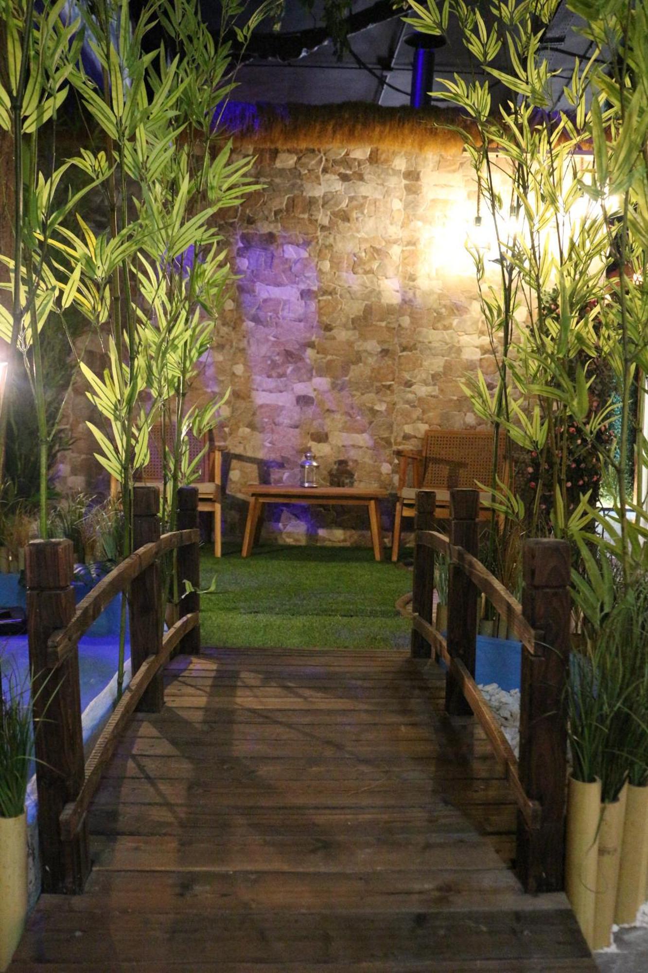 The Pod Suite Hostel Village บาเลนเซีย ภายนอก รูปภาพ