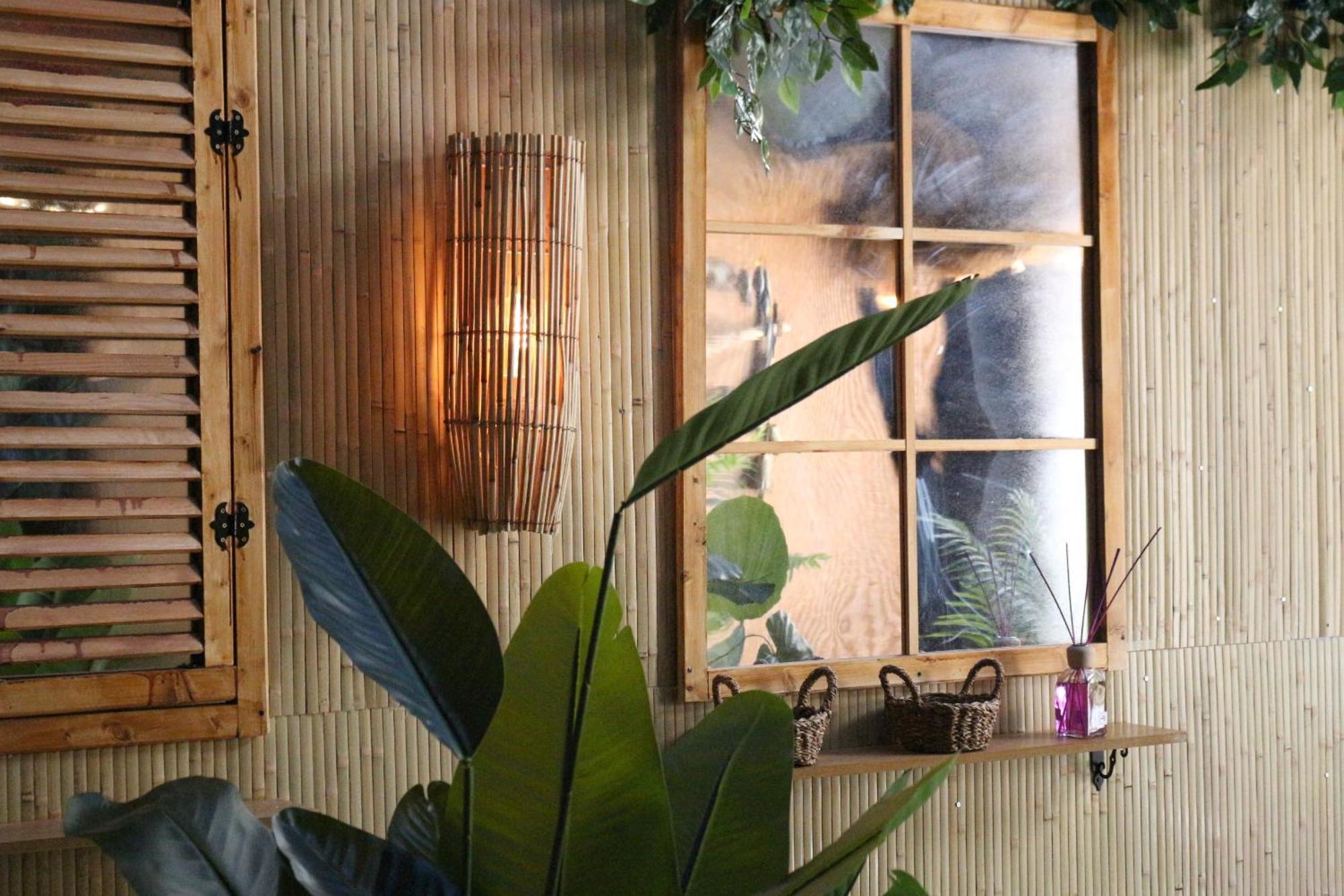 The Pod Suite Hostel Village บาเลนเซีย ภายนอก รูปภาพ
