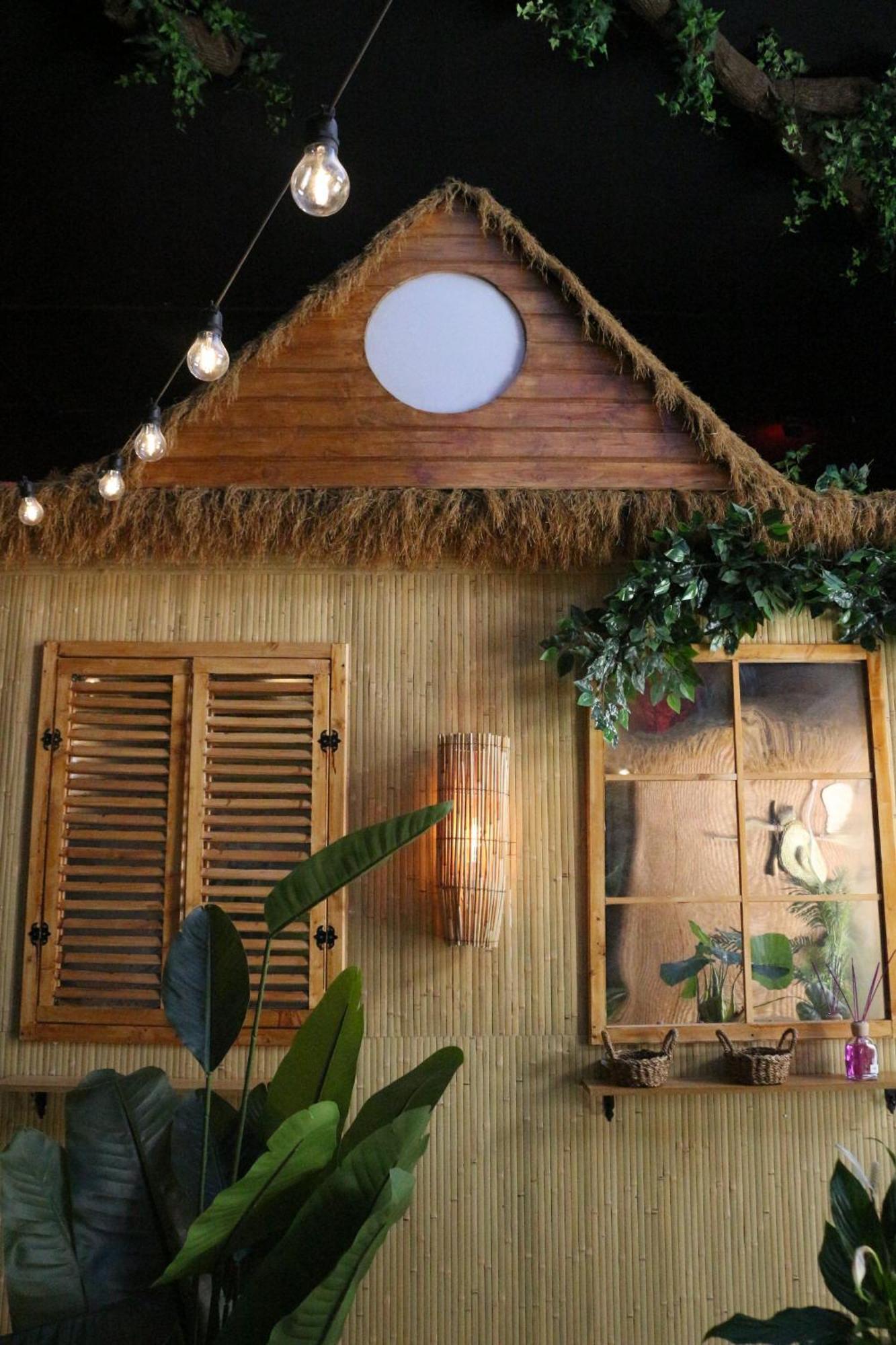The Pod Suite Hostel Village บาเลนเซีย ภายนอก รูปภาพ
