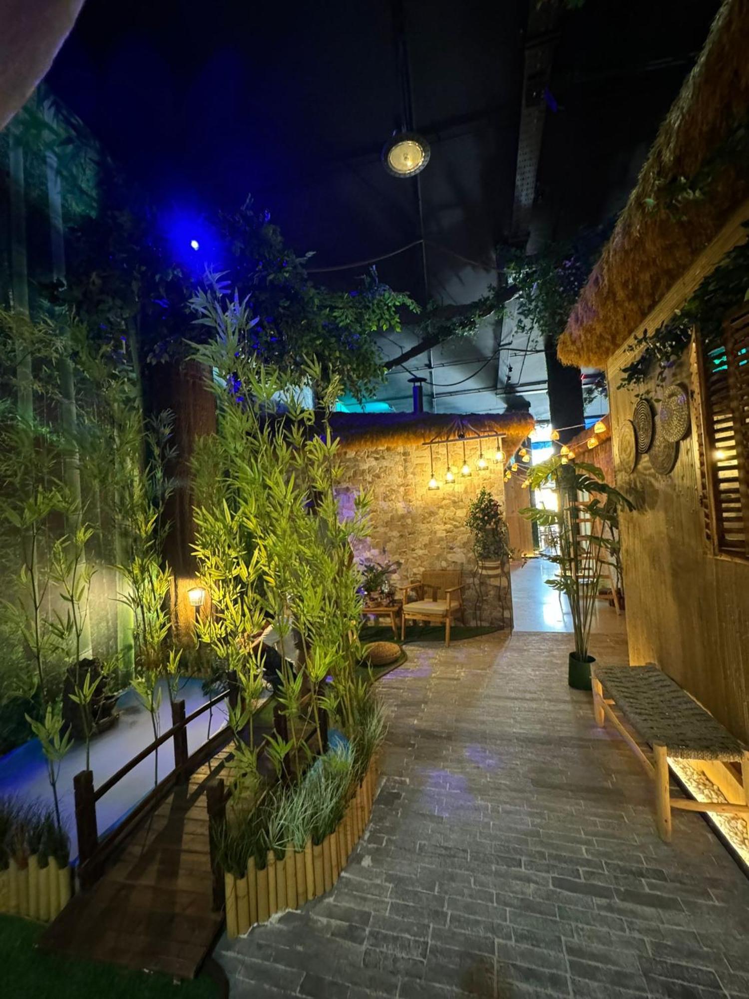 The Pod Suite Hostel Village บาเลนเซีย ภายนอก รูปภาพ