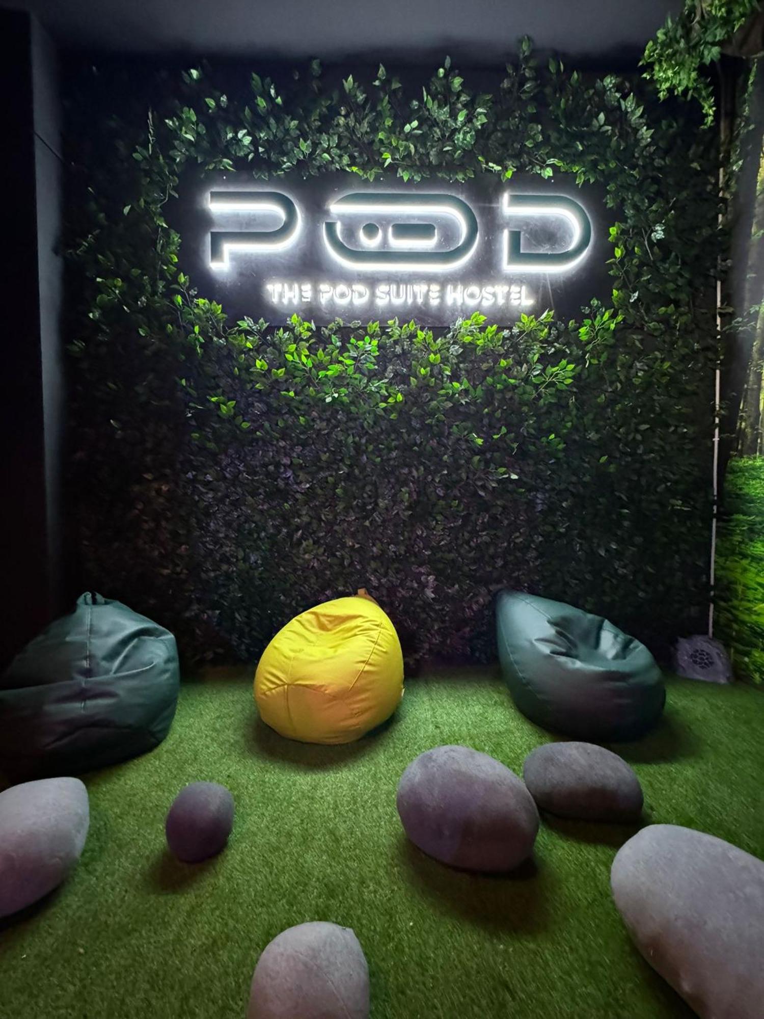 The Pod Suite Hostel Village บาเลนเซีย ภายนอก รูปภาพ