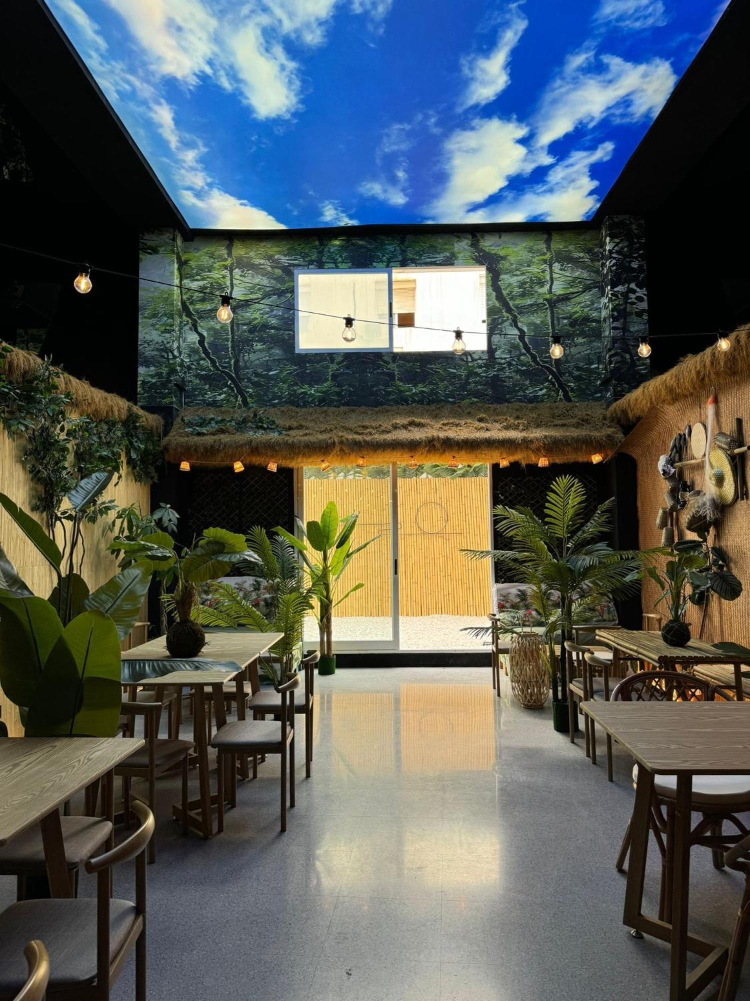 The Pod Suite Hostel Village บาเลนเซีย ภายนอก รูปภาพ
