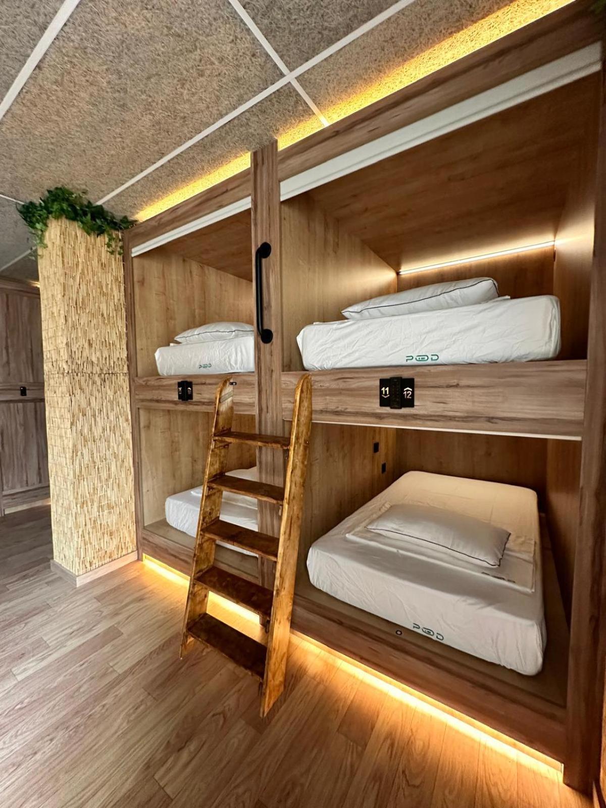 The Pod Suite Hostel Village บาเลนเซีย ภายนอก รูปภาพ